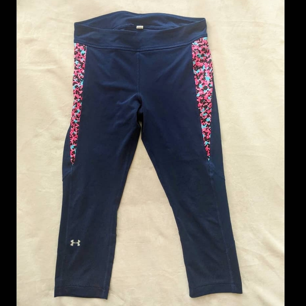 Under Armour Cropped Navy with Pink/Teal Camo EUC